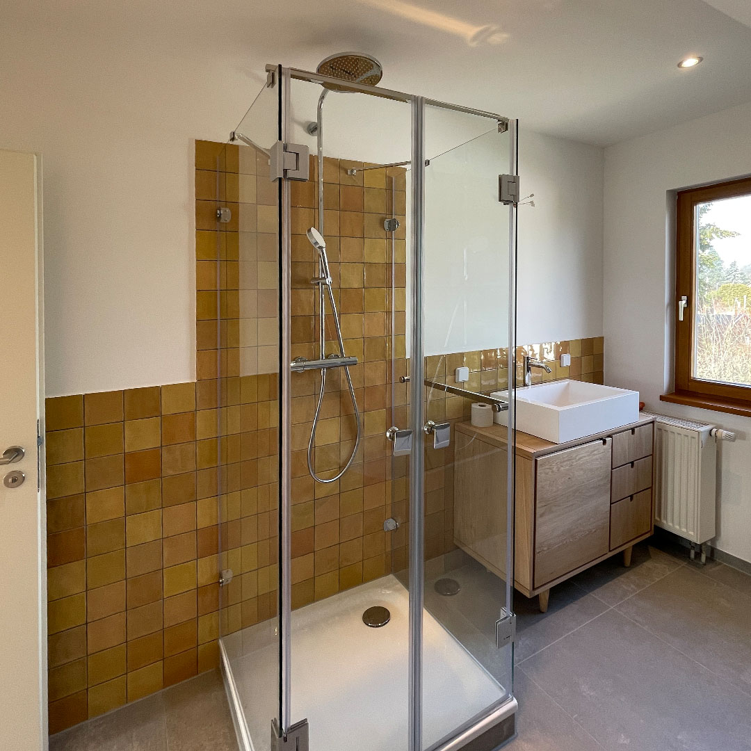 Saniertes Bad mit Glasdusche in Berlin-Kaulsdorf (PLZ 12621)