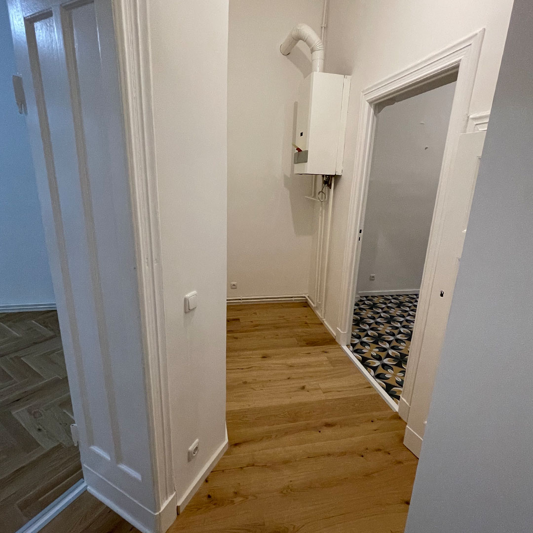 Wandgerät im Flur einer sanierten Altbauwohnung in Berlin-Lankwitz (PLZ 12247)